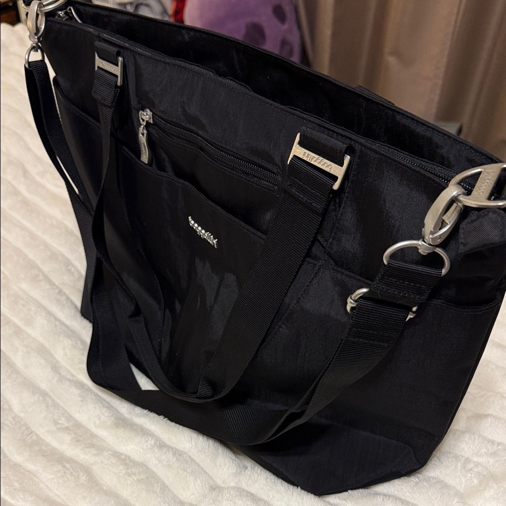 Baggallini Black laptop shoulder bag with Silver Accents and tons of pockets!